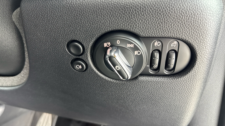 MINI Hatchback 1.5 Cooper Sport Premium 3dr Auto Petrol Hatchback